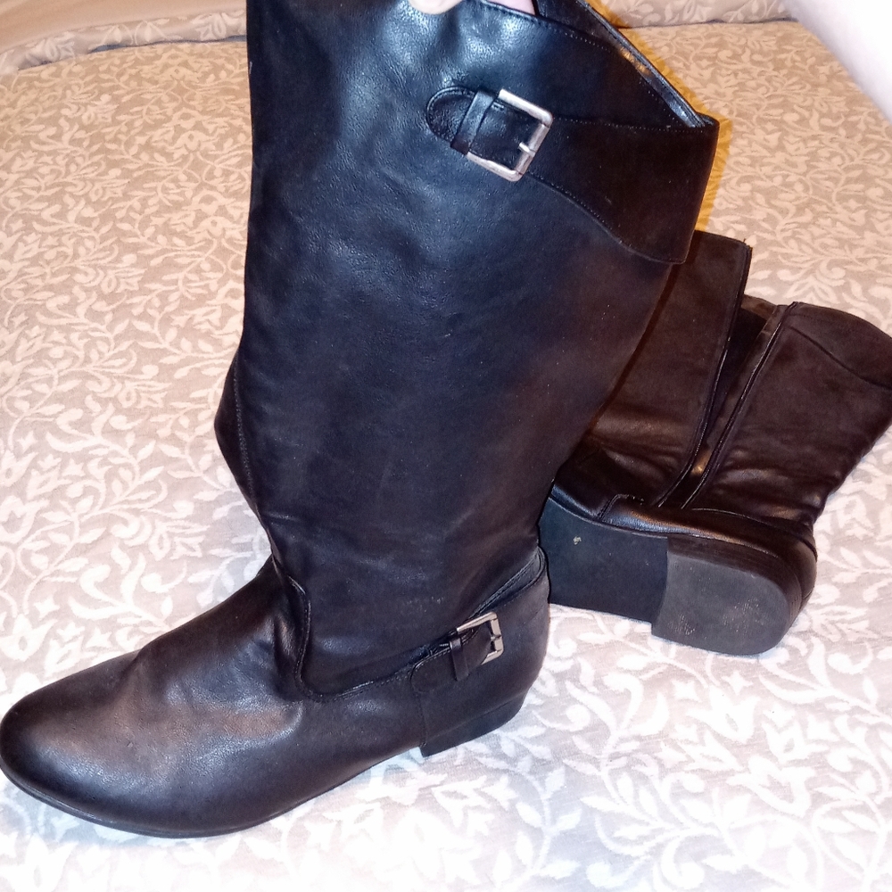 Boots - Picture 3 of 3